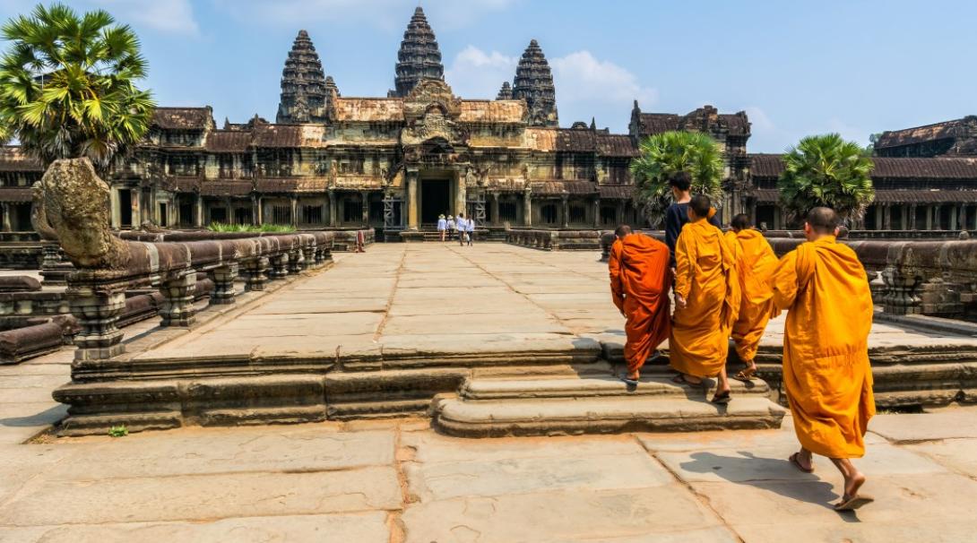 Cultural immersion: Visit Angkor Wat and meet monks on your internship in Cambodia