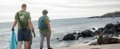 Adult Projects Abroad volunteers cleanup the beach in Ecuador during the Conservation and Community Work project