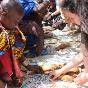 oluntaria en una comunidad masái en nuestro programa de intercambio cultural en Tanzania