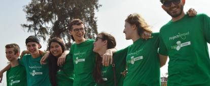 Des jeunes volontaires lycéens profitent d'un voyage humanitaire pour adolescents au Sénégal avec Projects Abroad. 