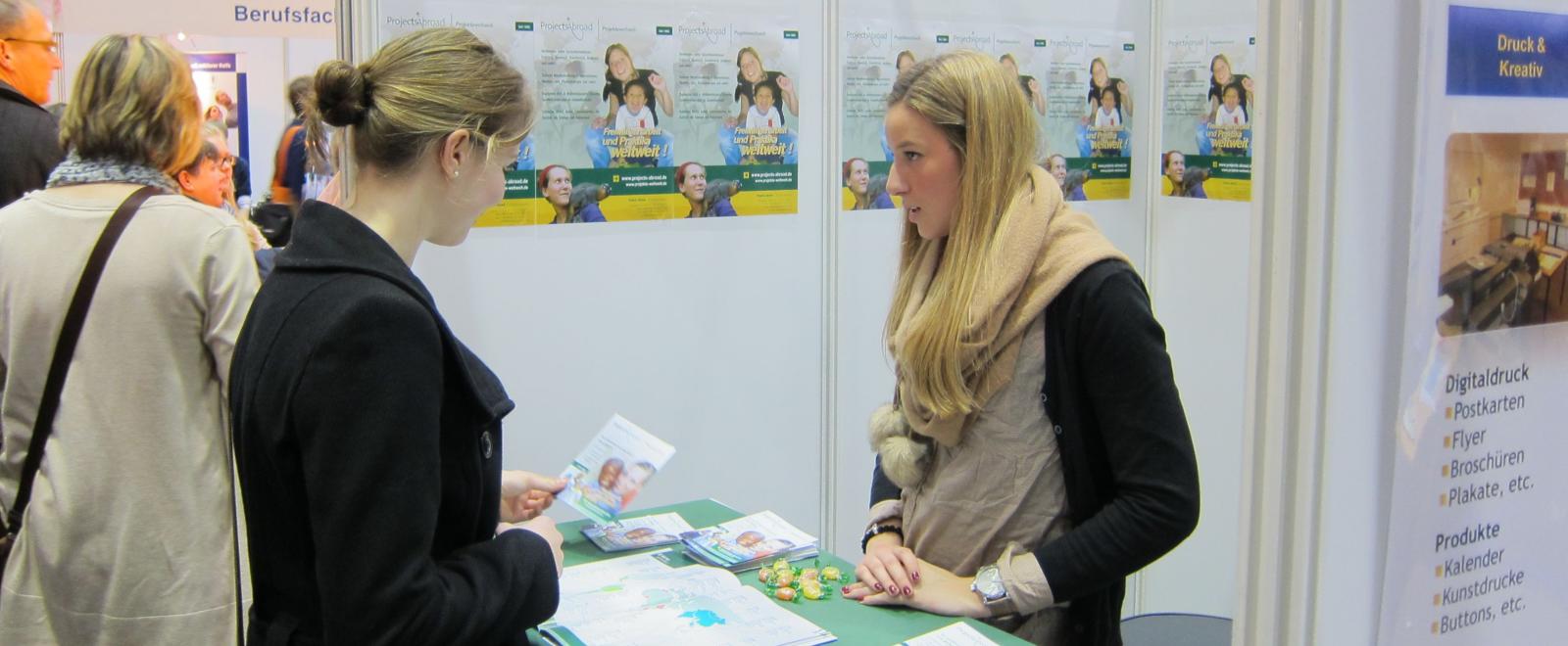 A Projects Abroad staff member chats to a career fair attendant about volunteering abroad.