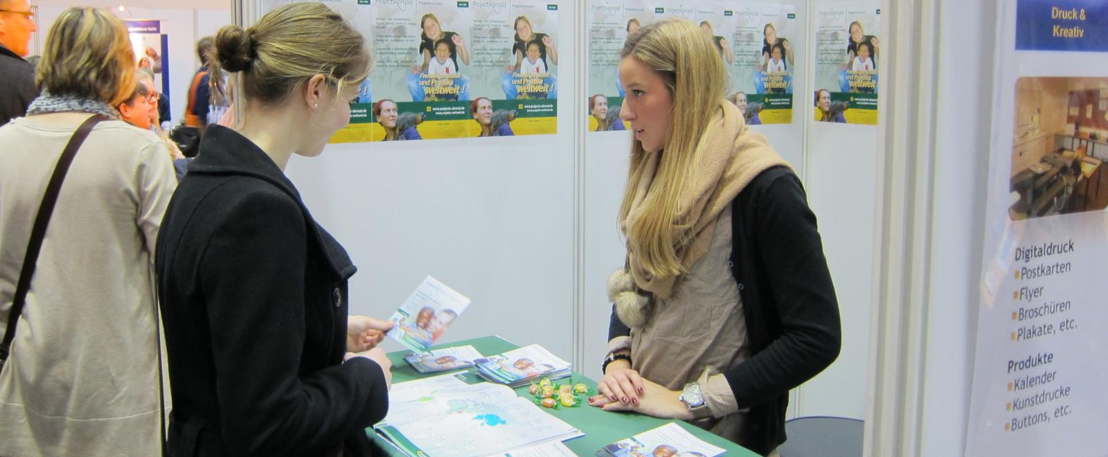 A Projects Abroad staff member chats to a career fair attendant about volunteering abroad.