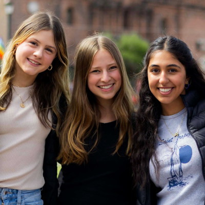 A group of young Projects Abroad participants stand outside in Cusco, Peru.
